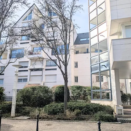 Apartment Havre De Paix Malmaison 6mn A Pied Rer A, Cote Parc Impressionist
